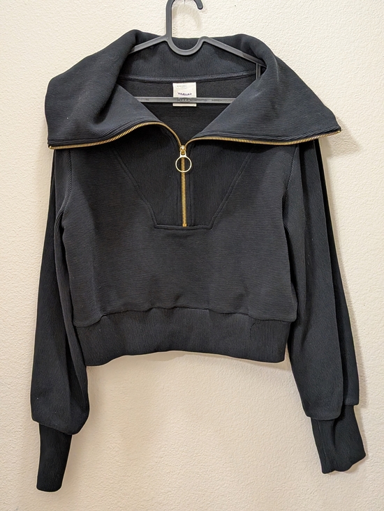 Varley Tops - Varley Black Half Zip Sweater with Gold Zipper Size SM